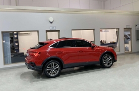 Audi
              Q3